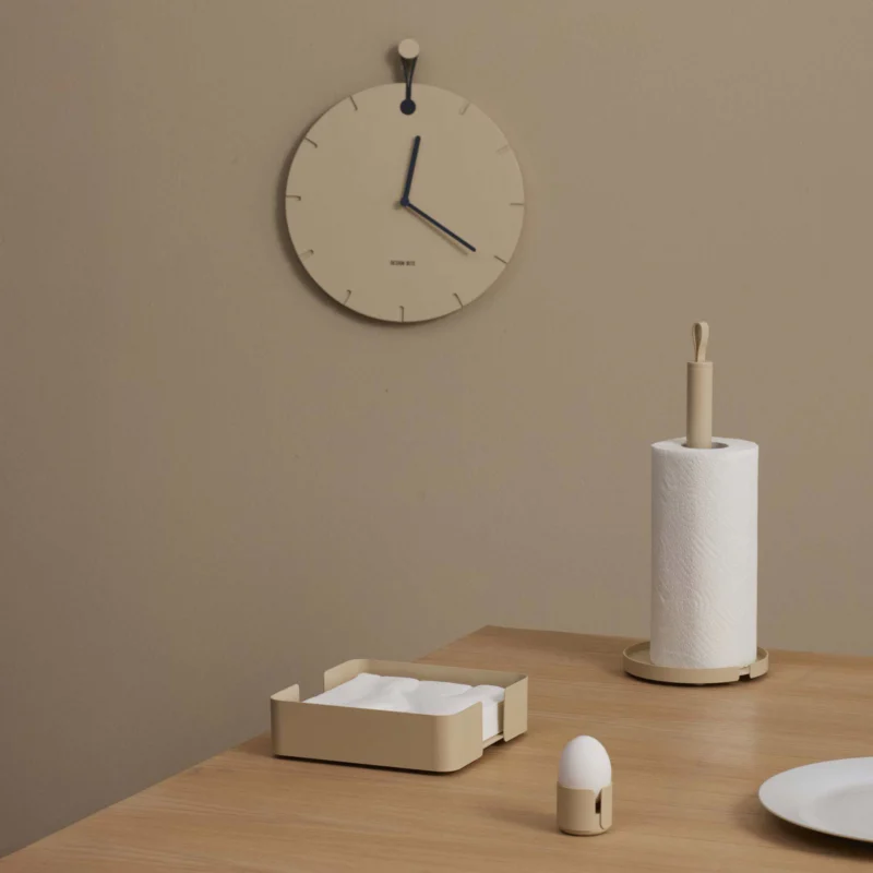 BIG HUG PAPER TOWEL HOLDER - Latte-farbiger Küchenrollen-Halter | Hans Thyge & Co | DesignBite