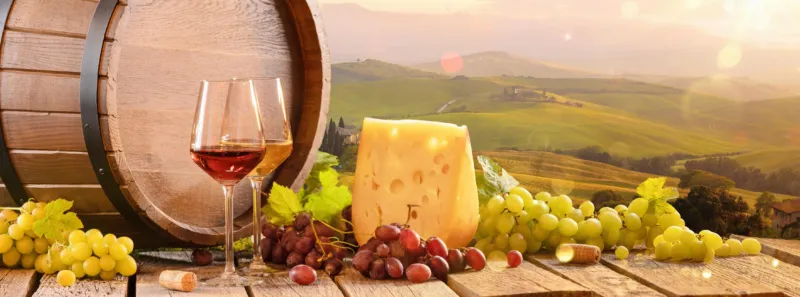 Küchenrückwand-Toskana Wein & Käse Stillleben