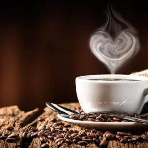 Spritzschutz-Kaffeetasse mit herzförmigem Dampf