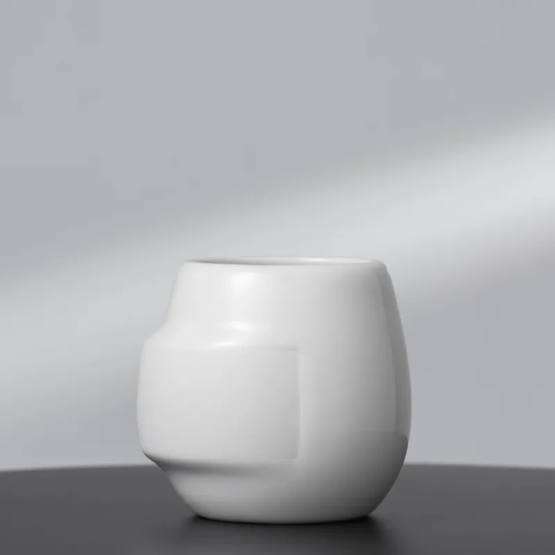 YUAN 02 - Mittlere Tasse - griffloses Design aus Porzellan | HONiSTUDIO